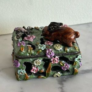 Garden with Bunny pill box